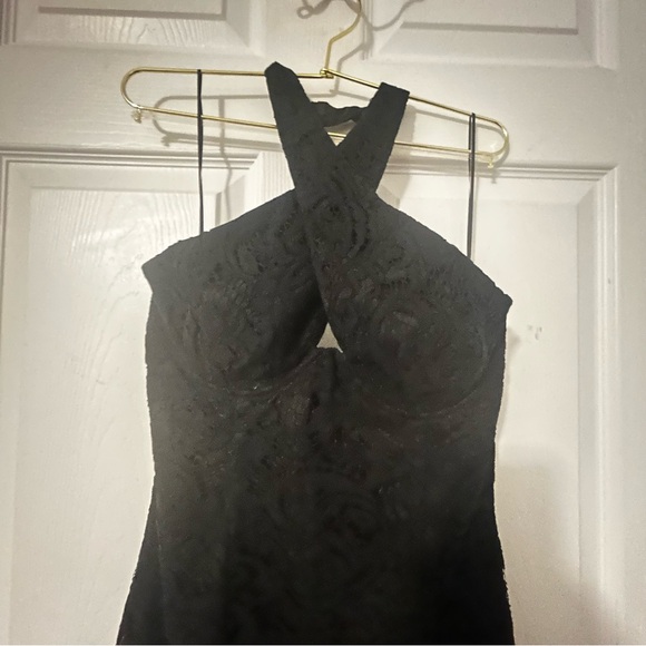 NWT BARDOT RIVIERA LACE HALTER COCKTAIL AND PARTY DRESS NWT BARDOT - Picture 5 of 10